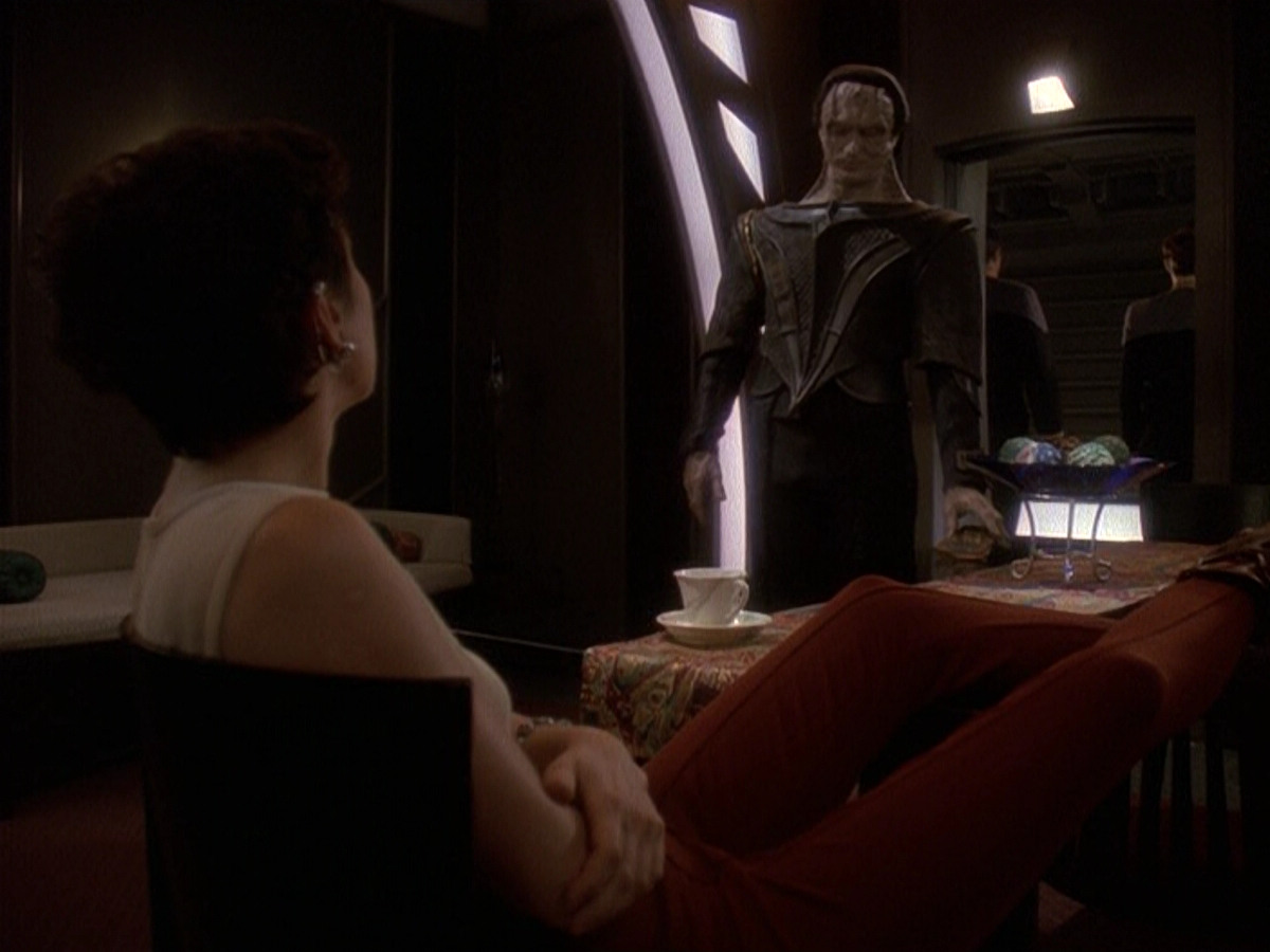 extant_StarTrek_DS9_5x19-TiesOfBloodAndWater_02301.jpg