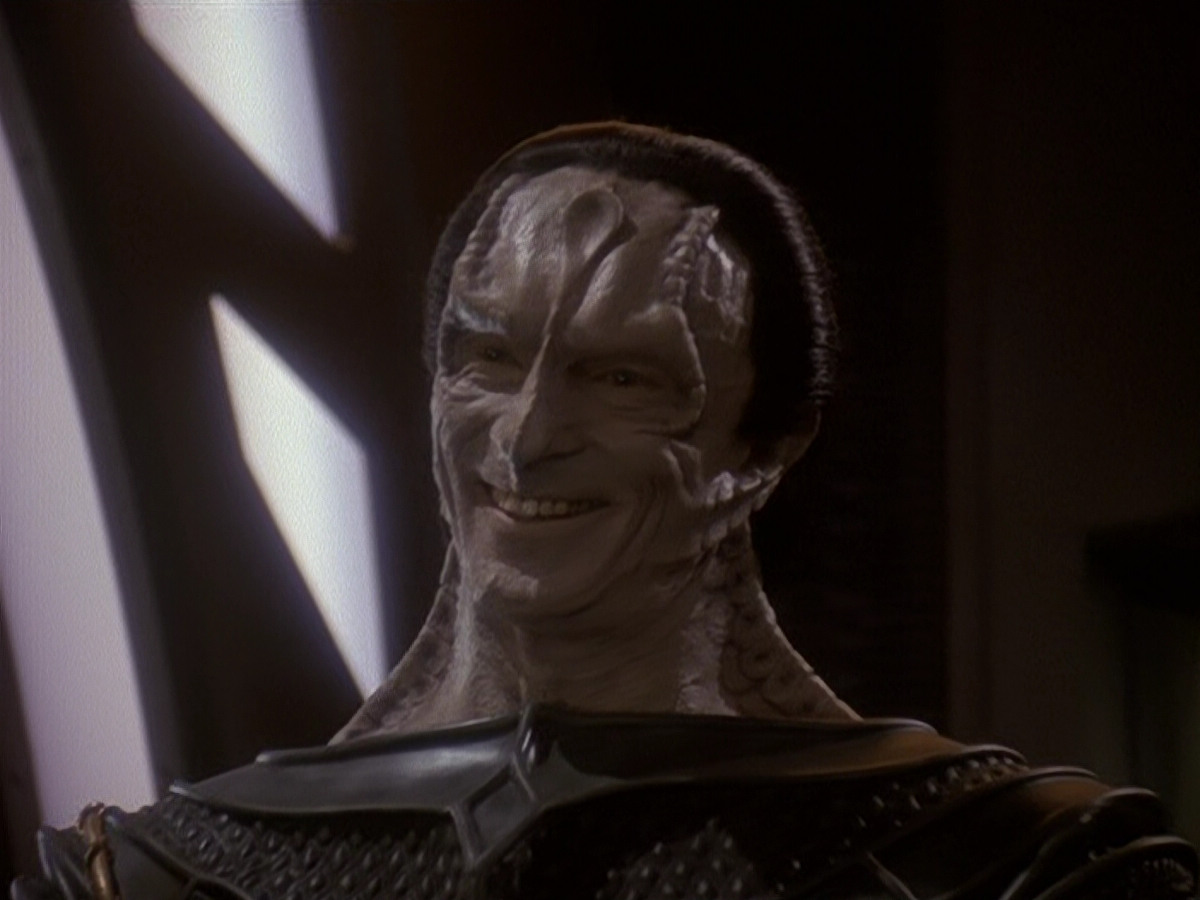extant_StarTrek_DS9_5x19-TiesOfBloodAndWater_02347.jpg