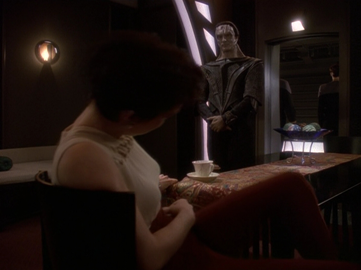 extant_StarTrek_DS9_5x19-TiesOfBloodAndWater_02368.jpg