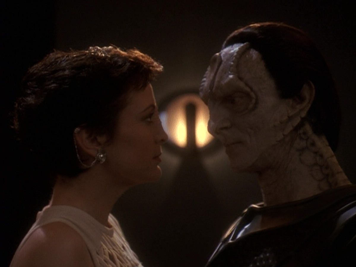 extant_StarTrek_DS9_5x19-TiesOfBloodAndWater_02398.jpg