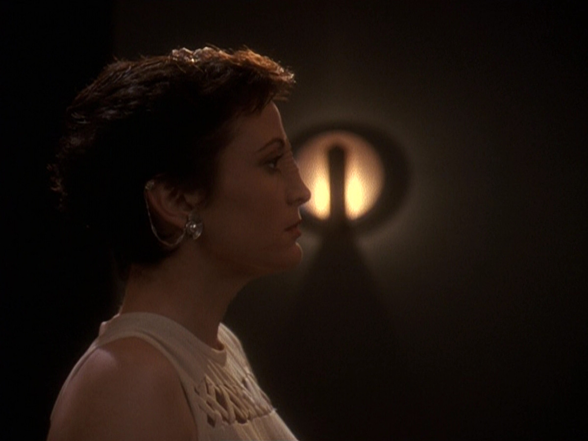 extant_StarTrek_DS9_5x19-TiesOfBloodAndWater_02402.jpg