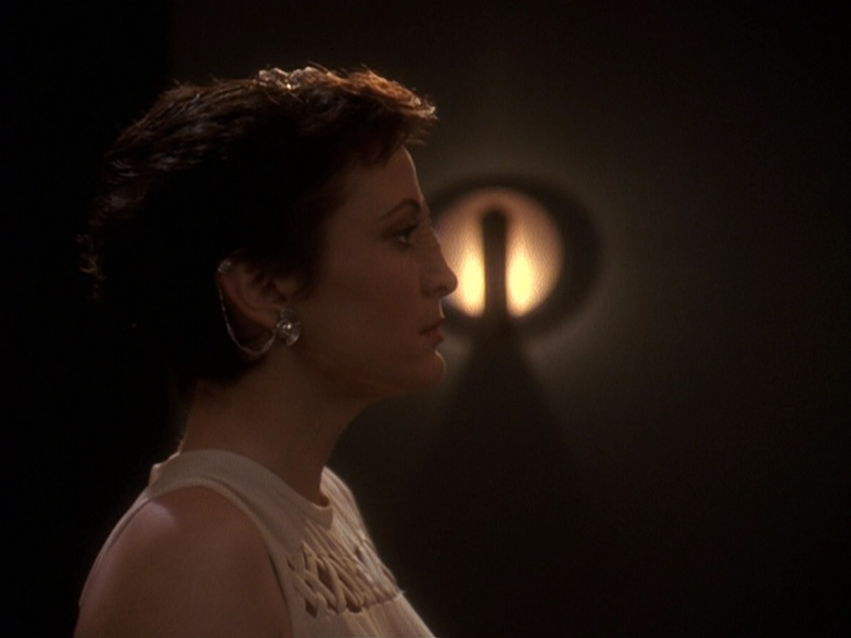 extant_StarTrek_DS9_5x19-TiesOfBloodAndWater_02403.jpg