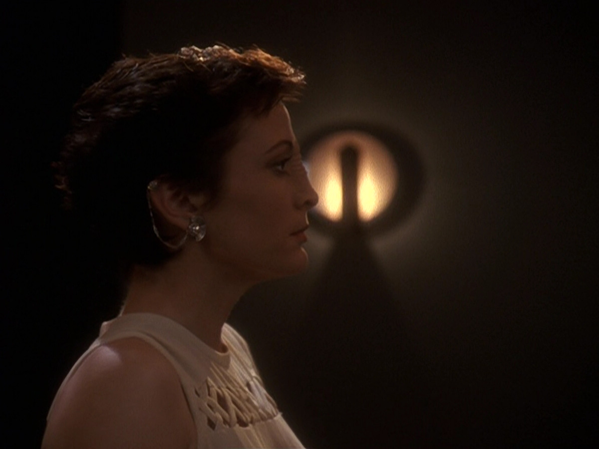 extant_StarTrek_DS9_5x19-TiesOfBloodAndWater_02404.jpg