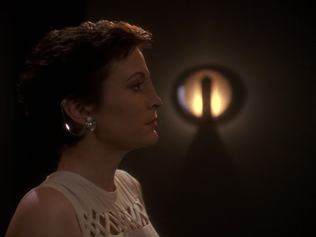 extant_StarTrek_DS9_5x19-TiesOfBloodAndWater_02407.jpg