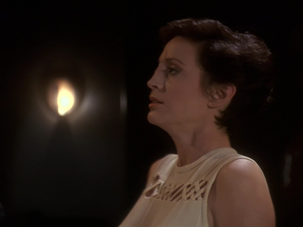 extant_StarTrek_DS9_5x19-TiesOfBloodAndWater_02415.jpg