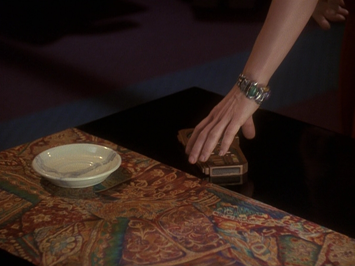 extant_StarTrek_DS9_5x19-TiesOfBloodAndWater_02426.jpg