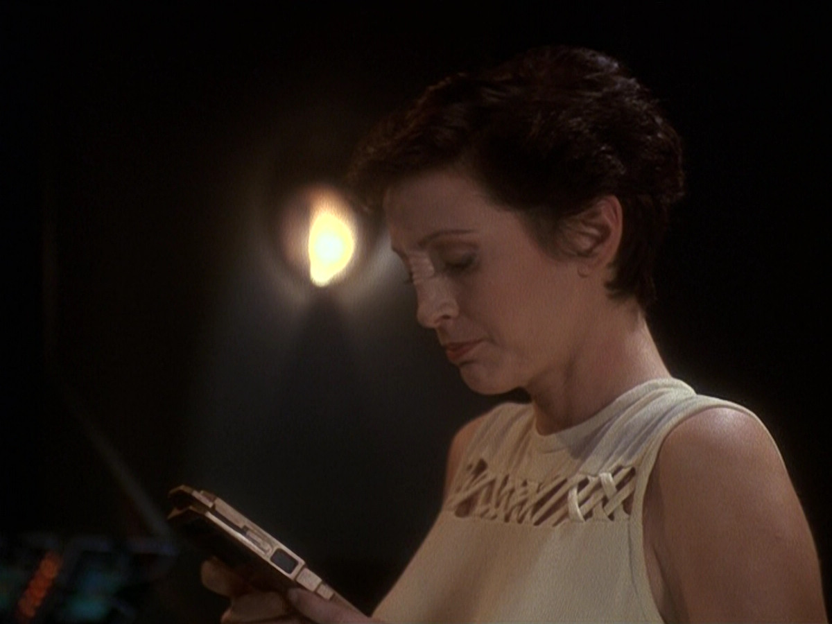 extant_StarTrek_DS9_5x19-TiesOfBloodAndWater_02436.jpg