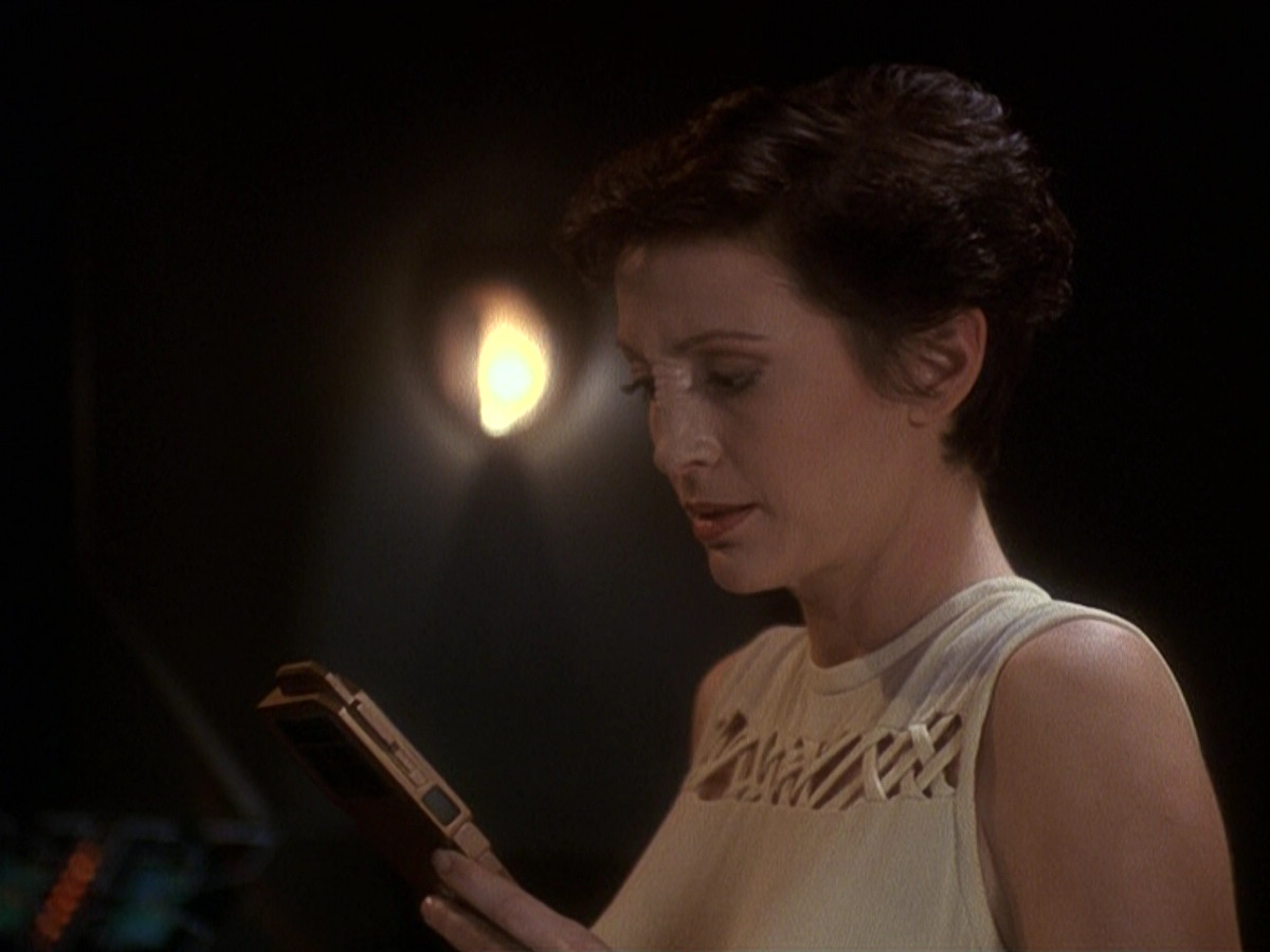 extant_StarTrek_DS9_5x19-TiesOfBloodAndWater_02441.jpg