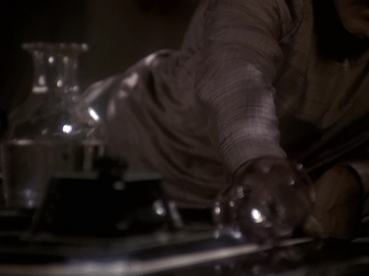 extant_StarTrek_DS9_5x19-TiesOfBloodAndWater_02450.jpg