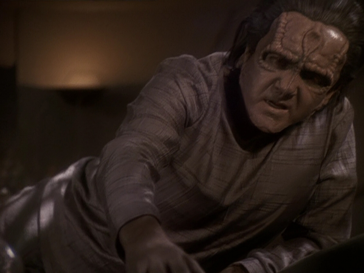 extant_StarTrek_DS9_5x19-TiesOfBloodAndWater_02452.jpg