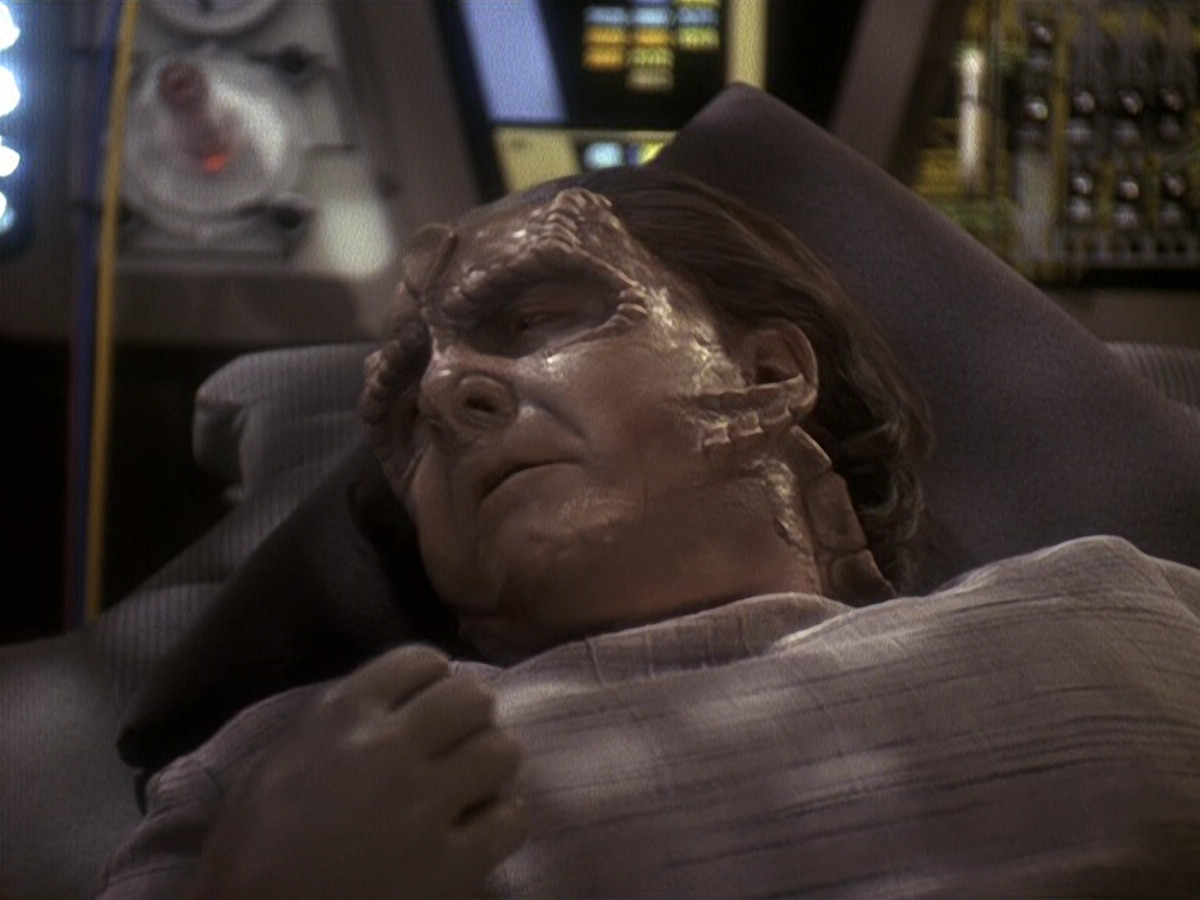 extant_StarTrek_DS9_5x19-TiesOfBloodAndWater_02535.jpg