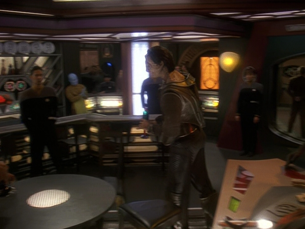 extant_StarTrek_DS9_5x19-TiesOfBloodAndWater_02596.jpg