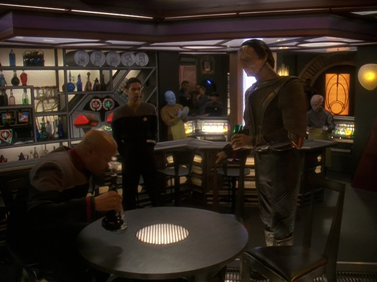 extant_StarTrek_DS9_5x19-TiesOfBloodAndWater_02598.jpg