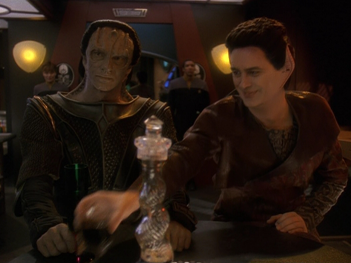extant_StarTrek_DS9_5x19-TiesOfBloodAndWater_02702.jpg
