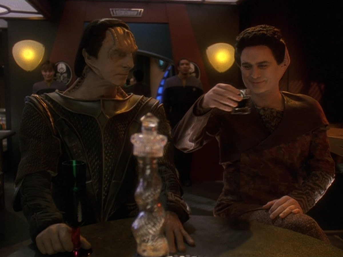 extant_StarTrek_DS9_5x19-TiesOfBloodAndWater_02703.jpg