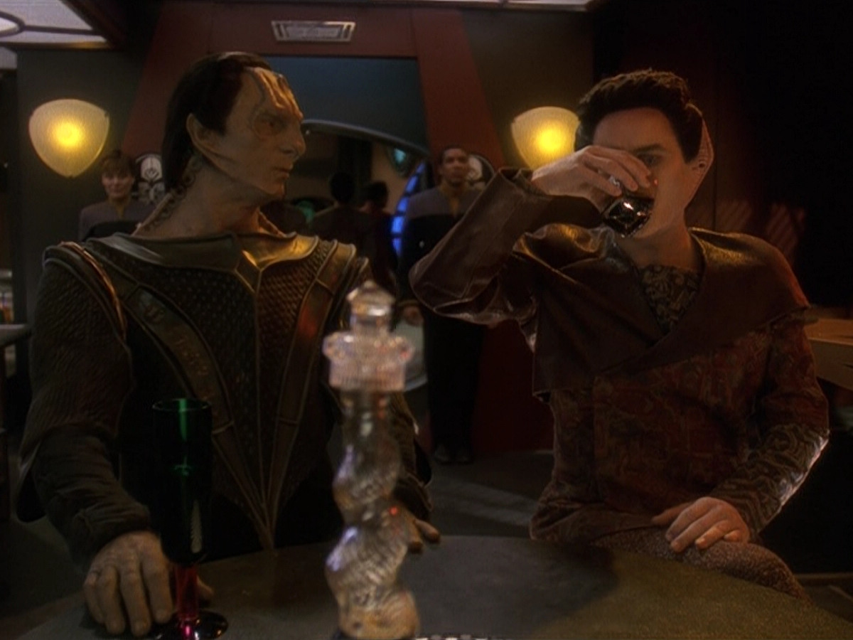 extant_StarTrek_DS9_5x19-TiesOfBloodAndWater_02705.jpg