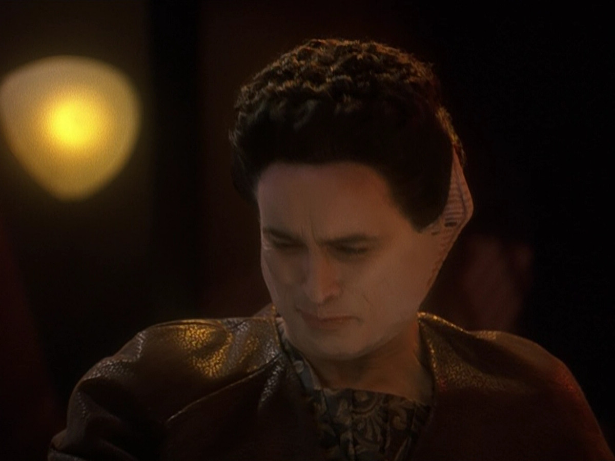 extant_StarTrek_DS9_5x19-TiesOfBloodAndWater_02715.jpg