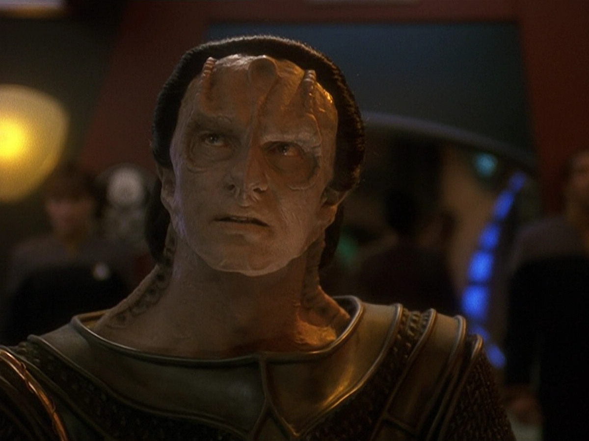 extant_StarTrek_DS9_5x19-TiesOfBloodAndWater_02733.jpg