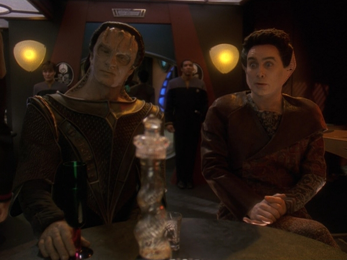 extant_StarTrek_DS9_5x19-TiesOfBloodAndWater_02750.jpg