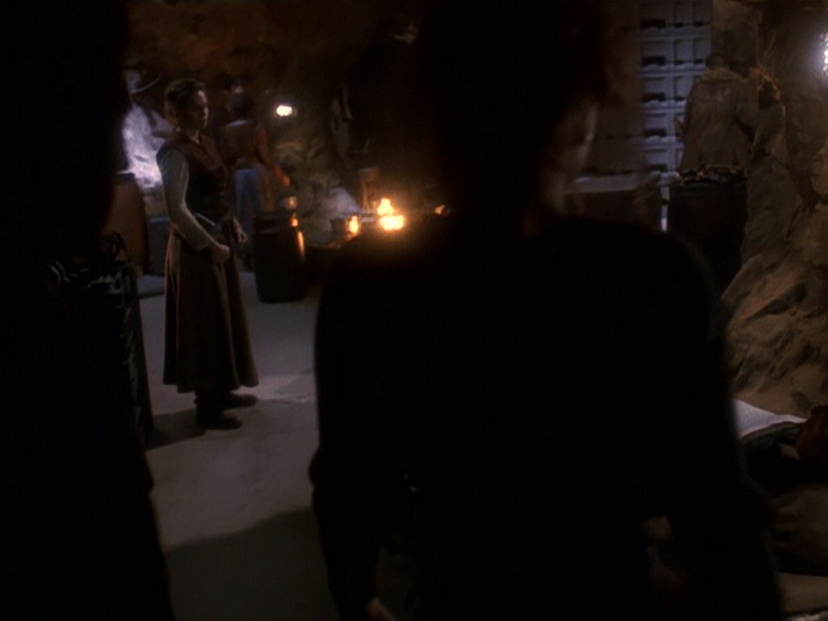 extant_StarTrek_DS9_5x19-TiesOfBloodAndWater_03140.jpg