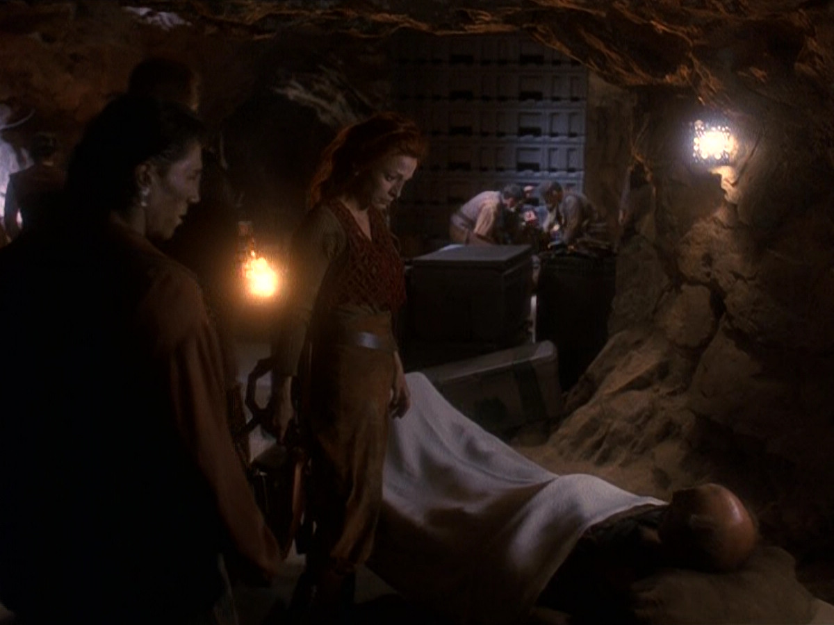 extant_StarTrek_DS9_5x19-TiesOfBloodAndWater_03148.jpg
