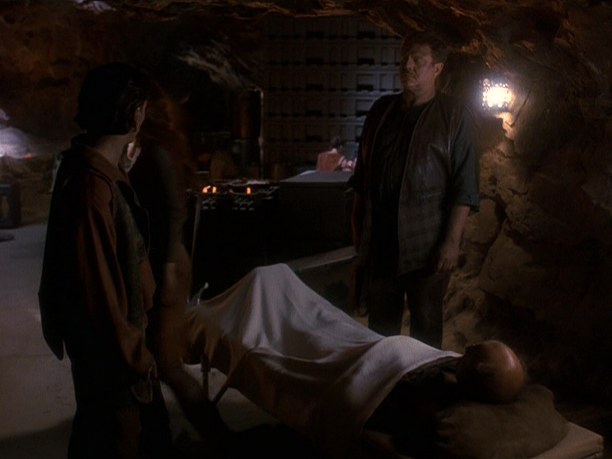 extant_StarTrek_DS9_5x19-TiesOfBloodAndWater_03173.jpg