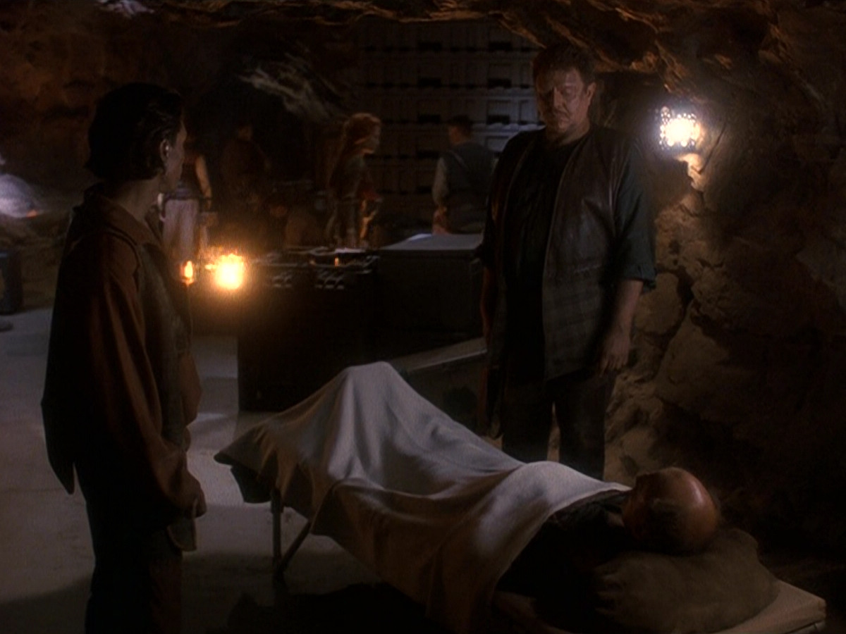 extant_StarTrek_DS9_5x19-TiesOfBloodAndWater_03179.jpg