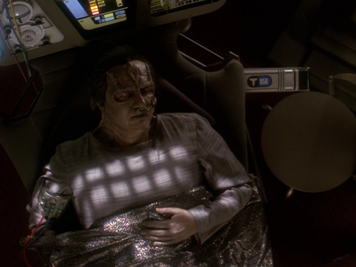 extant_StarTrek_DS9_5x19-TiesOfBloodAndWater_03261.jpg