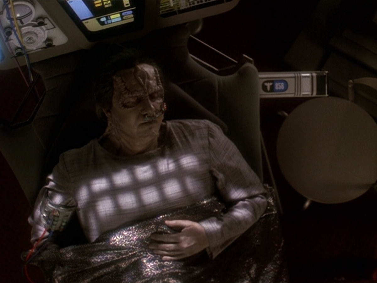 extant_StarTrek_DS9_5x19-TiesOfBloodAndWater_03262.jpg
