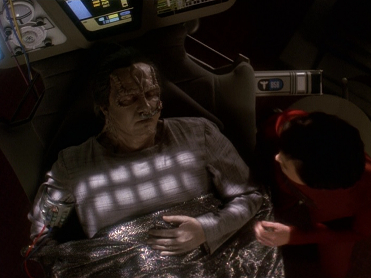 extant_StarTrek_DS9_5x19-TiesOfBloodAndWater_03266.jpg
