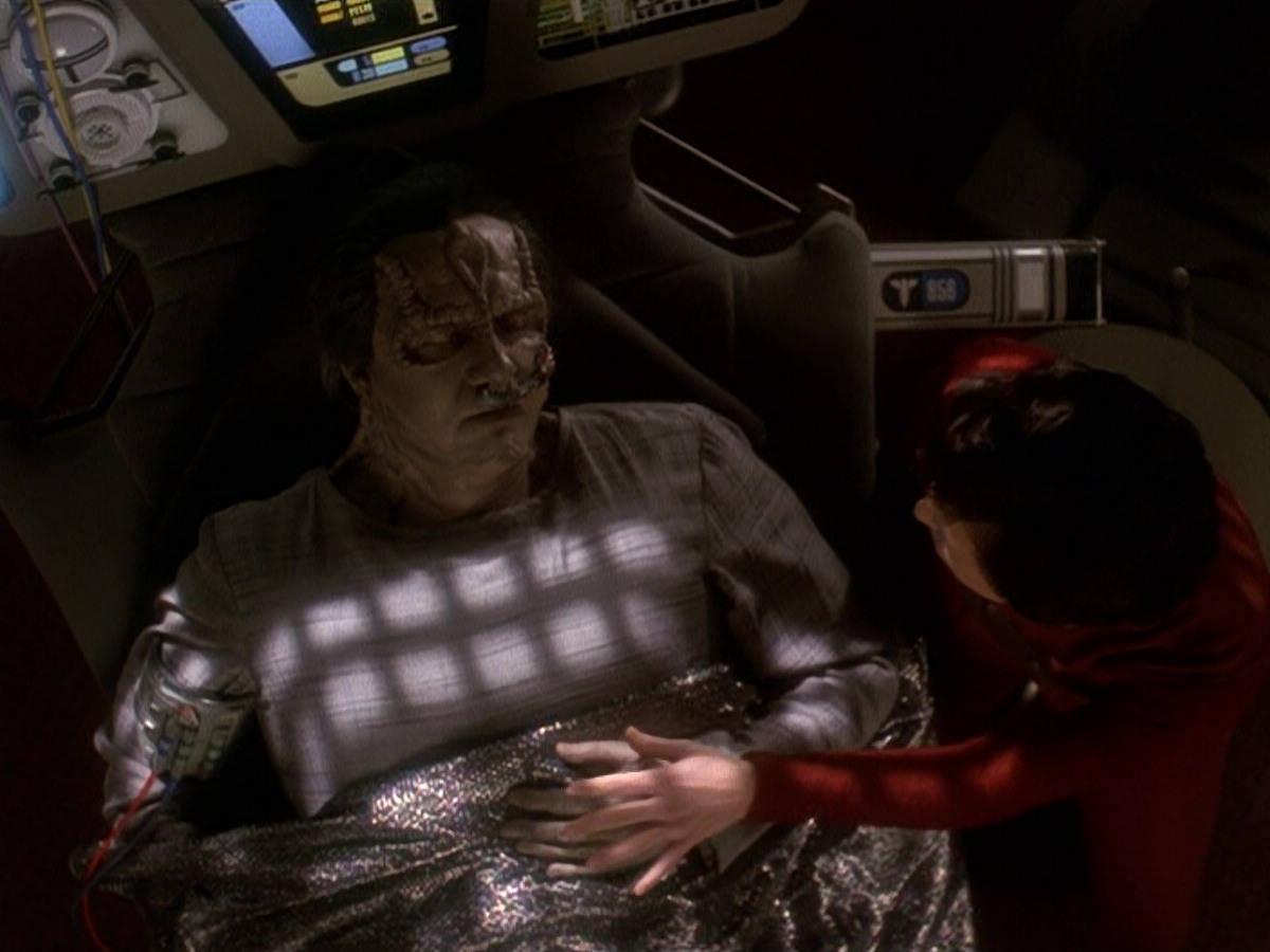 extant_StarTrek_DS9_5x19-TiesOfBloodAndWater_03267.jpg