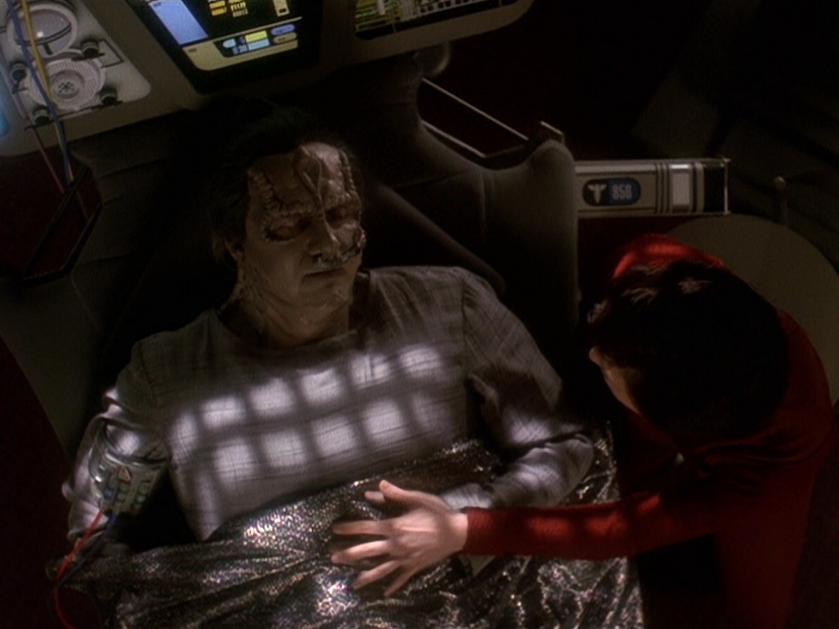 extant_StarTrek_DS9_5x19-TiesOfBloodAndWater_03268.jpg