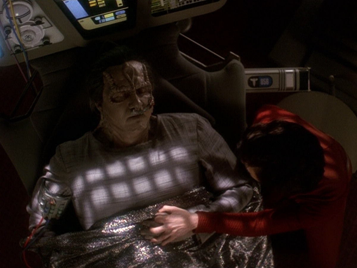 extant_StarTrek_DS9_5x19-TiesOfBloodAndWater_03270.jpg