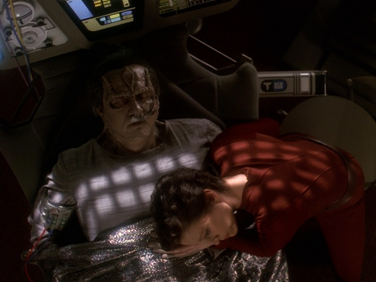 extant_StarTrek_DS9_5x19-TiesOfBloodAndWater_03281.jpg