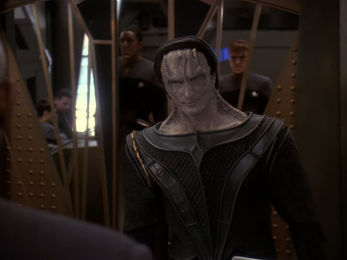 extant_StarTrek_DS9_5x19-TiesOfBloodAndWater_03605.jpg