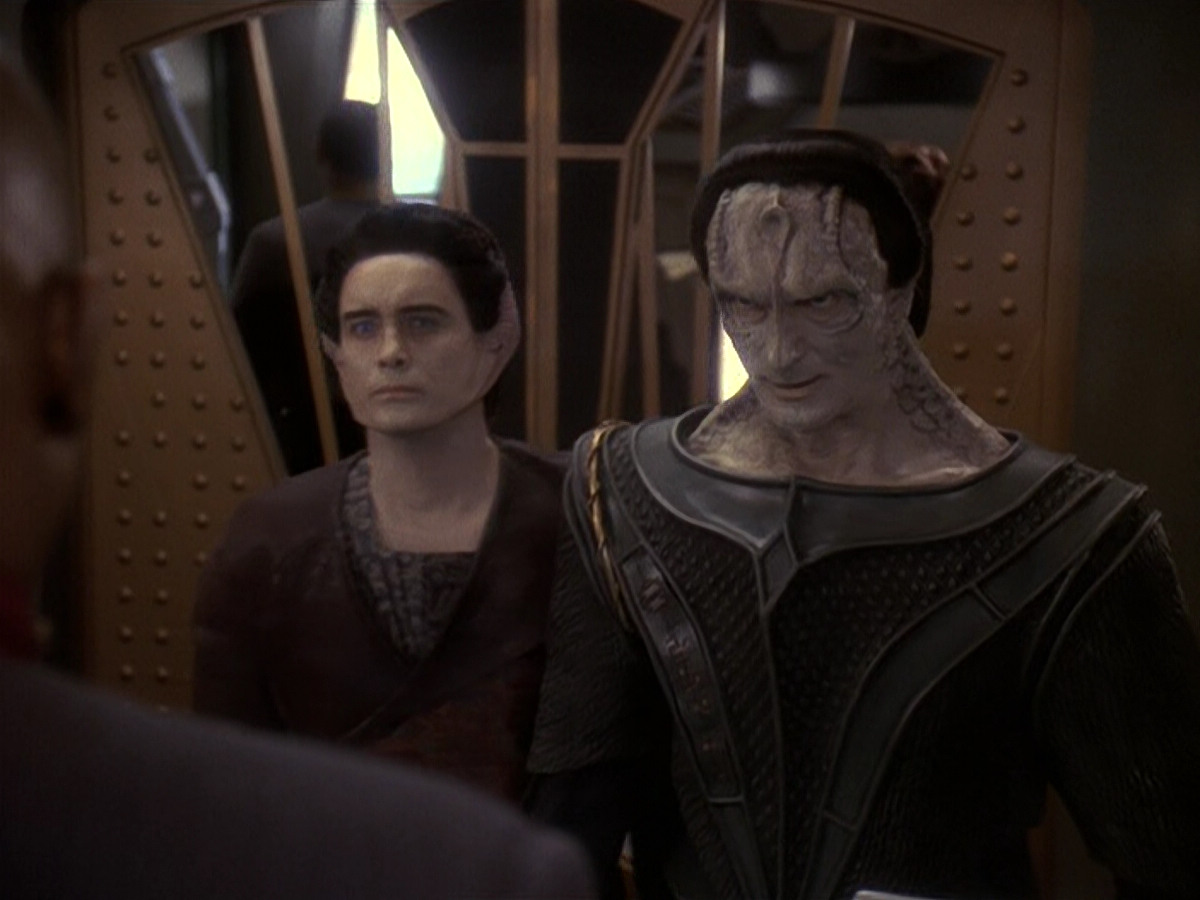 extant_StarTrek_DS9_5x19-TiesOfBloodAndWater_03607.jpg
