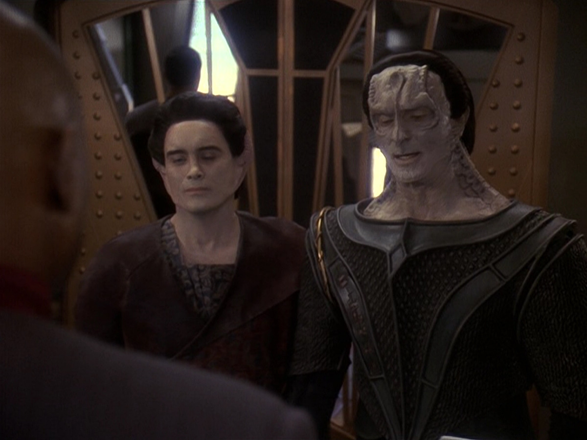 extant_StarTrek_DS9_5x19-TiesOfBloodAndWater_03609.jpg