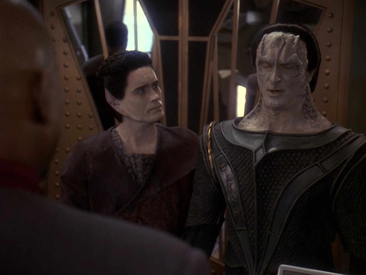 extant_StarTrek_DS9_5x19-TiesOfBloodAndWater_03626.jpg