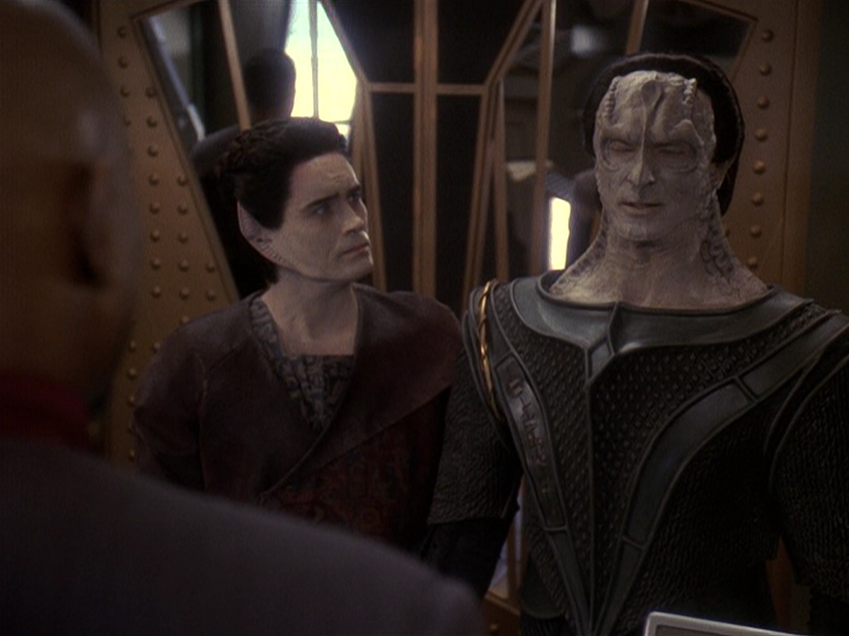 extant_StarTrek_DS9_5x19-TiesOfBloodAndWater_03627.jpg