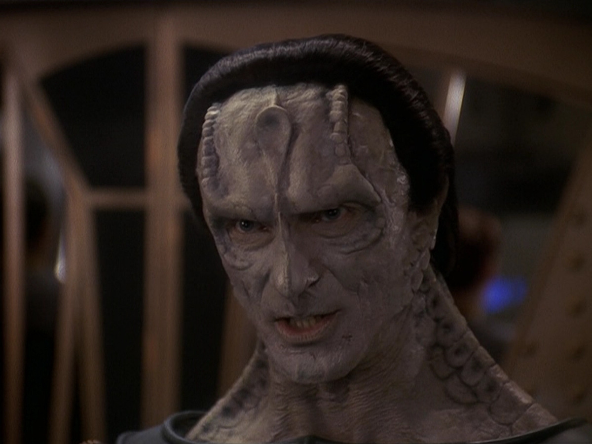 extant_StarTrek_DS9_5x19-TiesOfBloodAndWater_03656.jpg