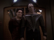 extant_StarTrek_DS9_5x19-TiesOfBloodAndWater_01915.jpg