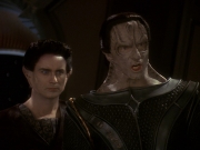 extant_StarTrek_DS9_5x19-TiesOfBloodAndWater_02016.jpg