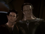 extant_StarTrek_DS9_5x19-TiesOfBloodAndWater_02043.jpg