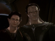 extant_StarTrek_DS9_5x19-TiesOfBloodAndWater_02046.jpg