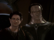 extant_StarTrek_DS9_5x19-TiesOfBloodAndWater_02104.jpg