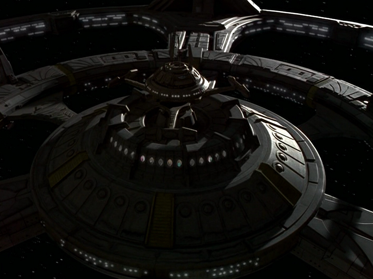 extant_StarTrek_DS9_5x20-FerengiLoveSongs_00085.jpg