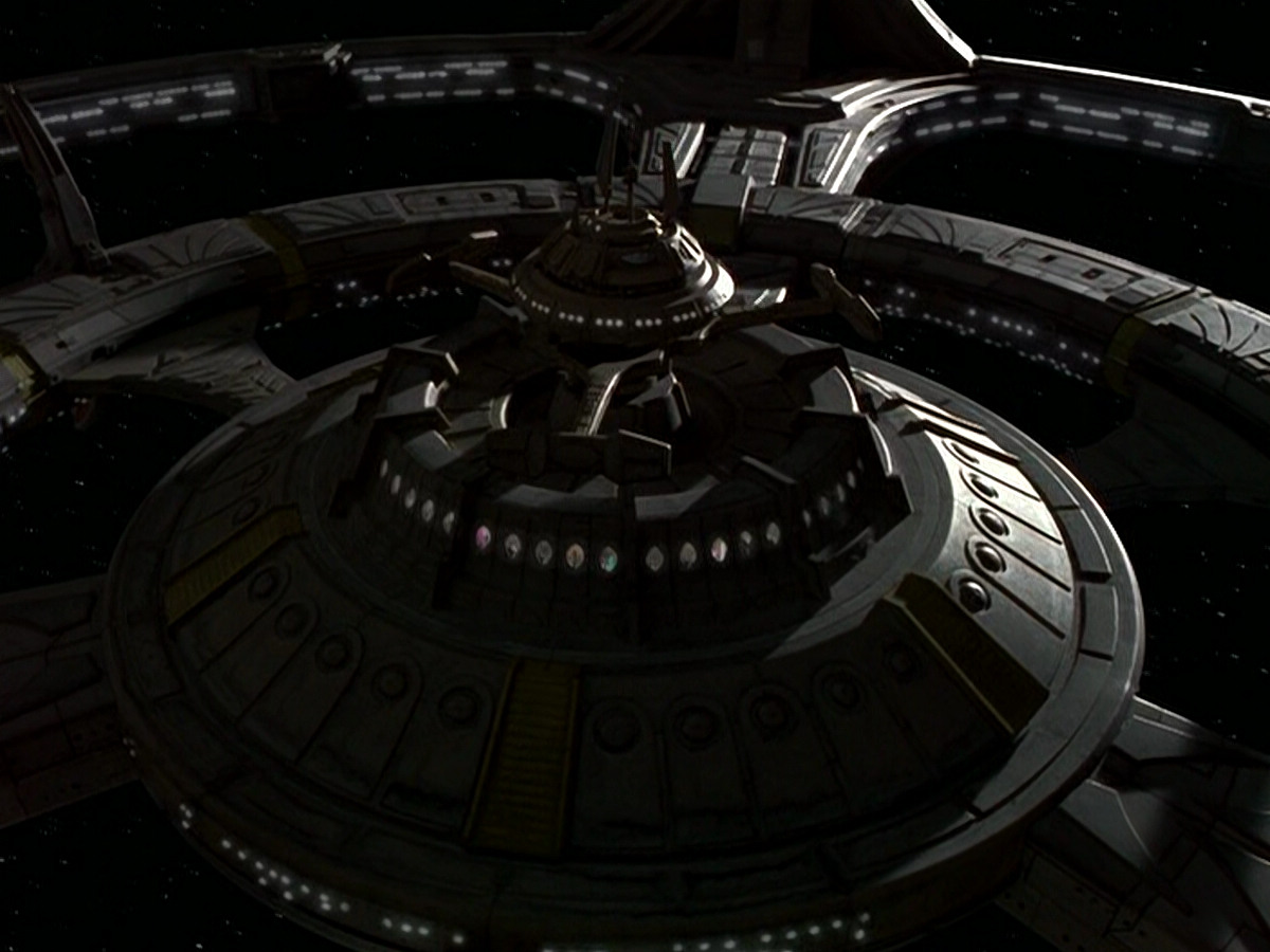 extant_StarTrek_DS9_5x20-FerengiLoveSongs_00086.jpg