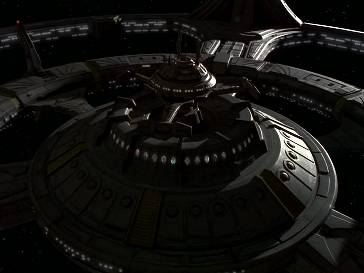 extant_StarTrek_DS9_5x20-FerengiLoveSongs_00087.jpg