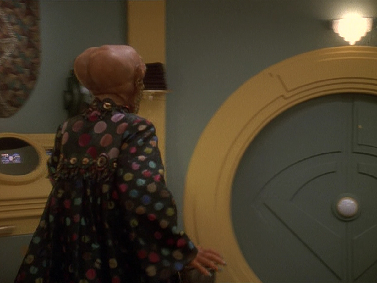 extant_StarTrek_DS9_5x20-FerengiLoveSongs_00241.jpg