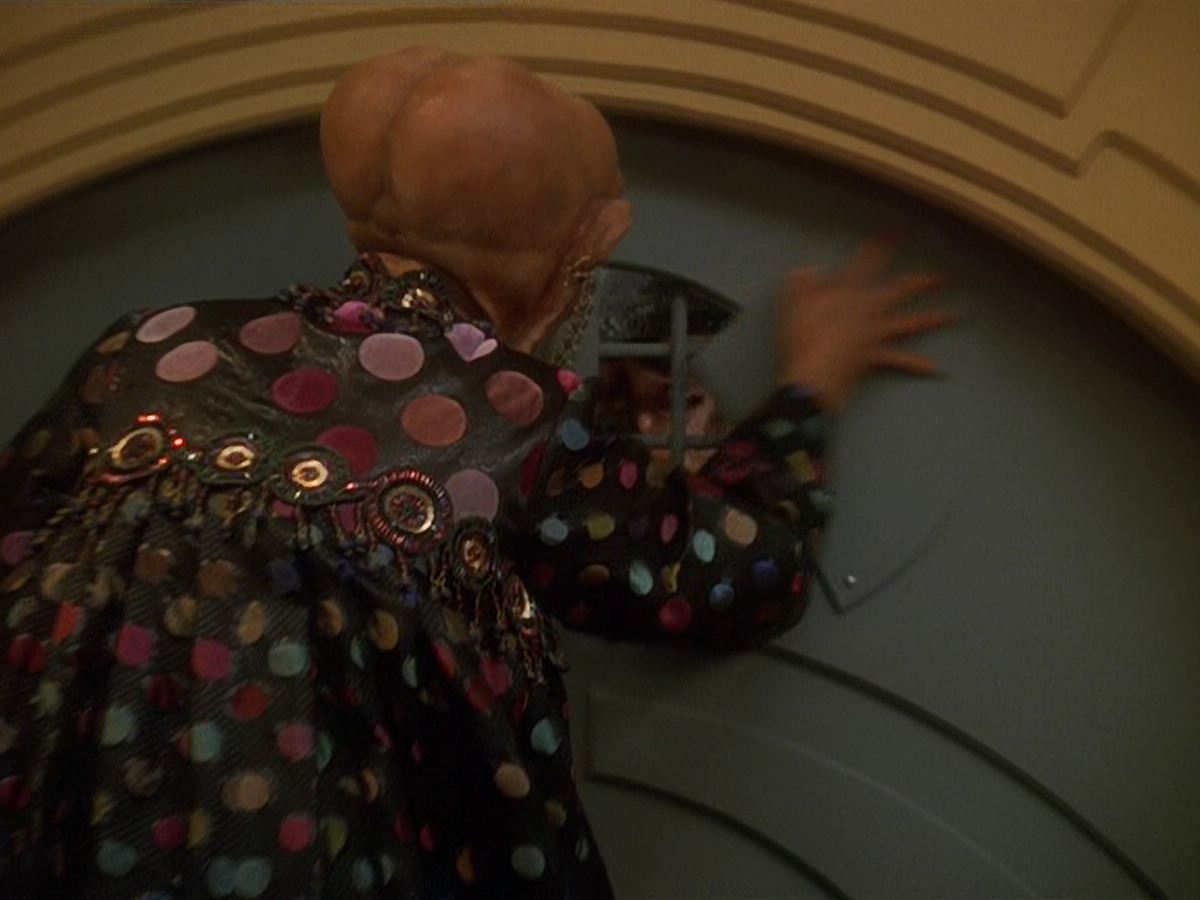 extant_StarTrek_DS9_5x20-FerengiLoveSongs_00244.jpg
